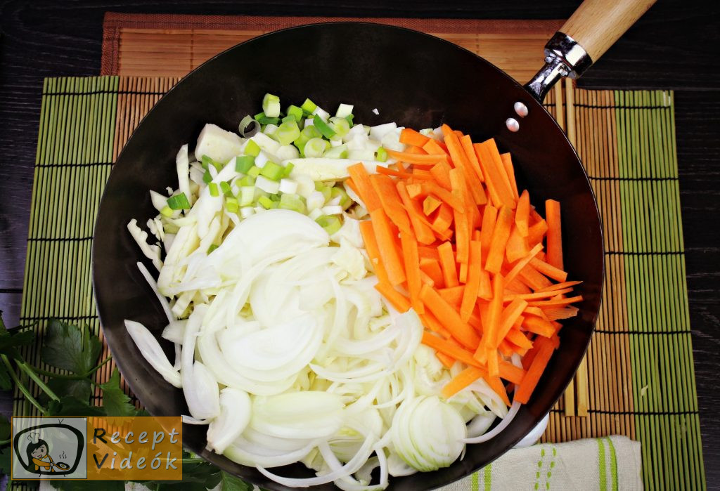Kínai zöldséges tészta recept, kínai zöldséges tészta elkészítése 1. lépés