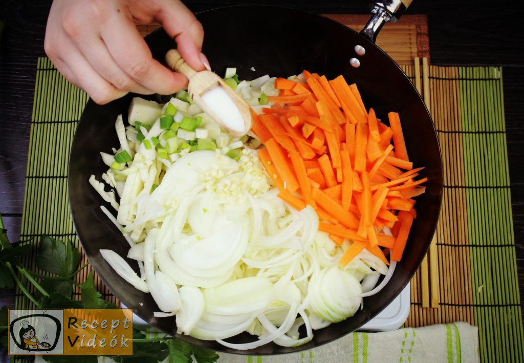 Kínai zöldséges tészta recept, kínai zöldséges tészta elkészítése 3. lépés