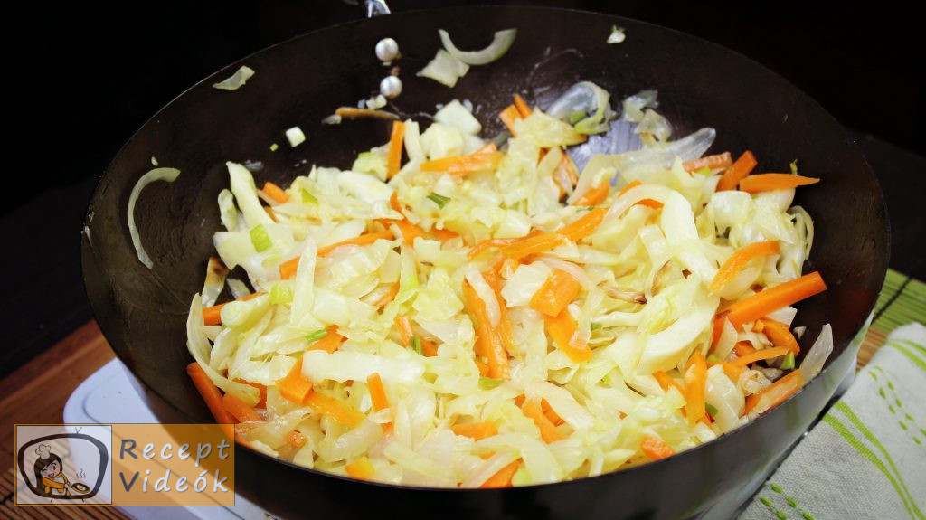 Kínai zöldséges tészta recept, kínai zöldséges tészta elkészítése 4. lépés