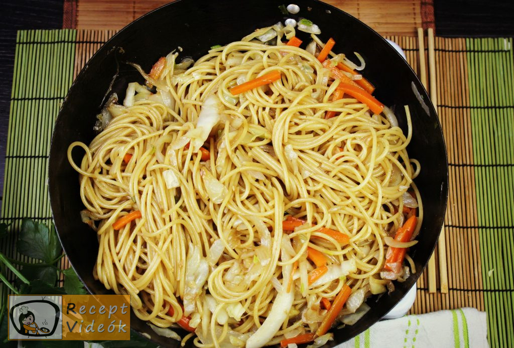 Kínai zöldséges tészta recept, kínai zöldséges tészta elkészítése 6. lépés