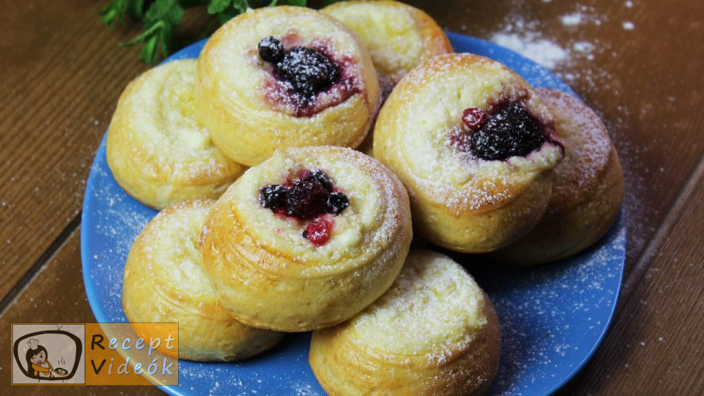 Kelt édes fészek túróval recept elkészítése - Recept Videók