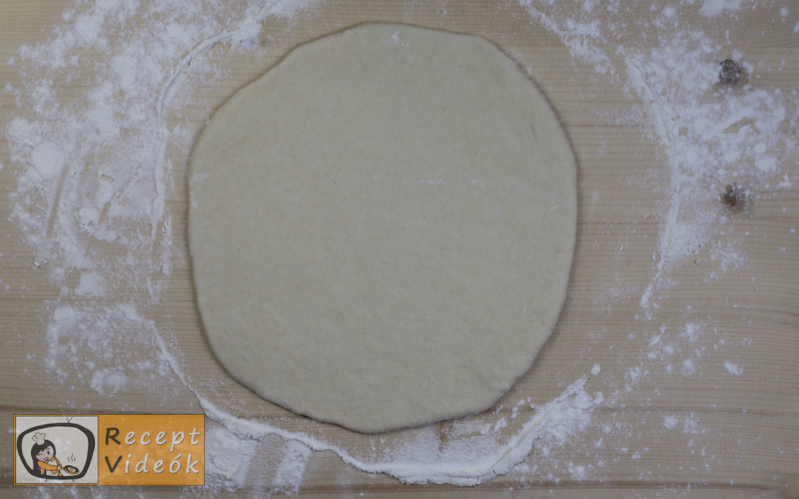 Házi kifli recept, házi kifli elkészítése 3. lépés