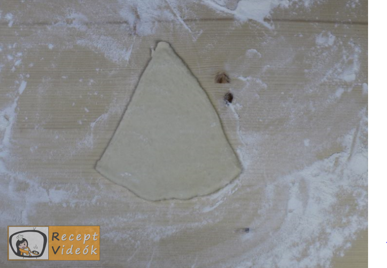 Házi kifli recept, házi kifli elkészítése 5. lépés