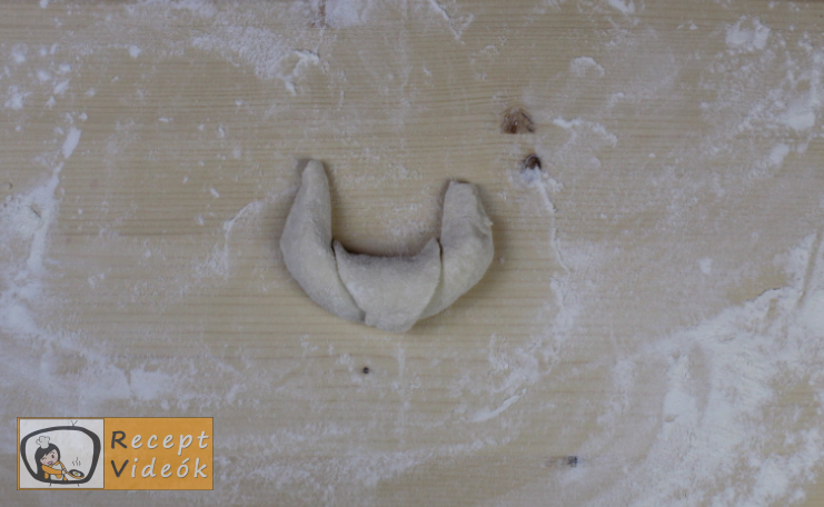Házi kifli recept, házi kifli elkészítése 6. lépés