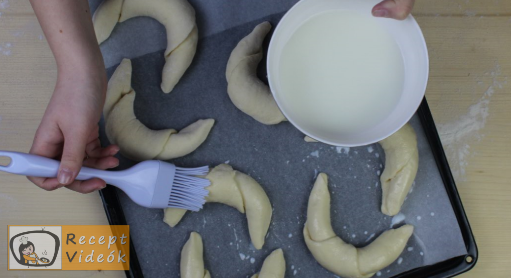 Házi kifli recept, házi kifli elkészítése 7. lépés