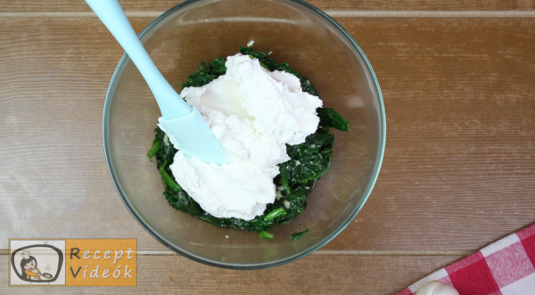 sajtbundás töltött krumplitekercs recept elkészítése 8. lépés