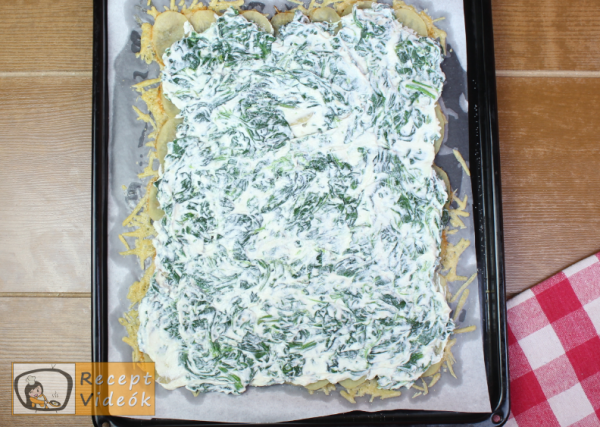 sajtbundás töltött krumplitekercs recept elkészítése 9. lépés