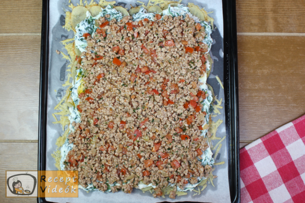 sajtbundás töltött krumplitekercs recept elkészítése 10. lépés