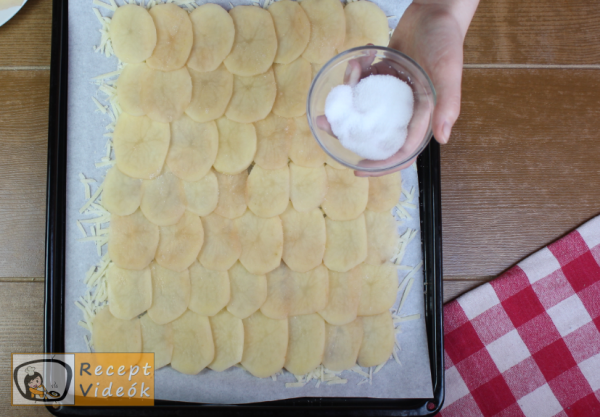 sajtbundás töltött krumplitekercs recept elkészítése 2. lépés