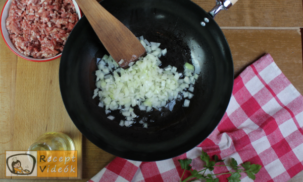 sajtbundás töltött krumplitekercs recept elkészítése 3. lépés