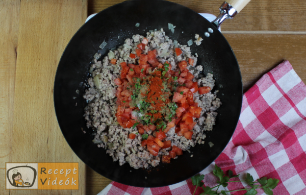 sajtbundás töltött krumplitekercs recept elkészítése 5. lépés