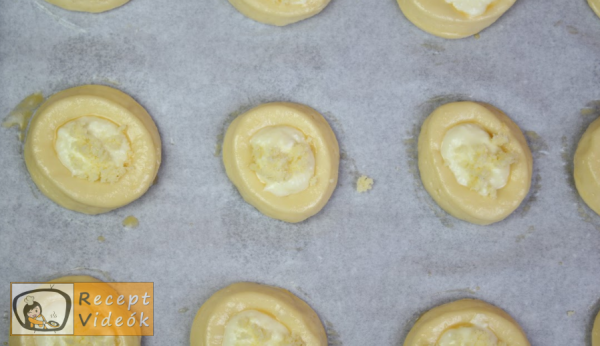 Kelt édes fészek túróval recept elkészítése 12. lépés