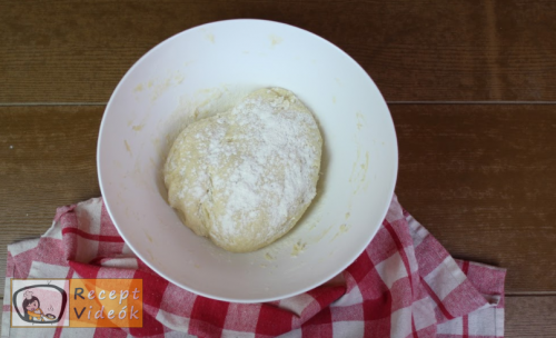Kelt édes fészek túróval recept elkészítése 3. lépés
