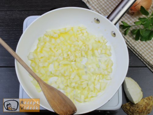 Zellerkrémleves recept, zellerkrémleves elkészítése 2. lépés