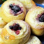 Kelt édes fészek túróval recept elkészítése - Recept Videók