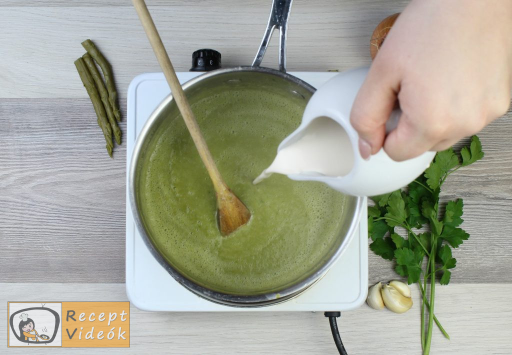 Spárgakrémleves recept, spárgakrémleves elkészítése 5. lépés