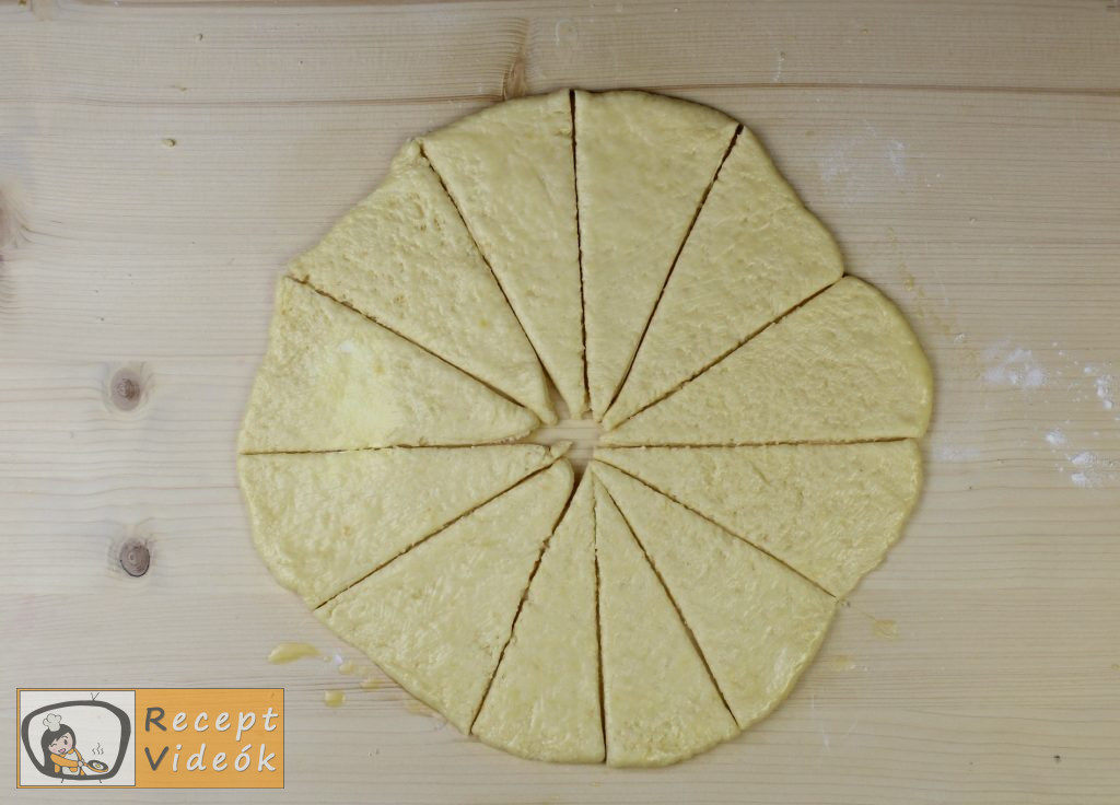Sajtos croissant recept, sajtos croissant elkészítése 5. lépés