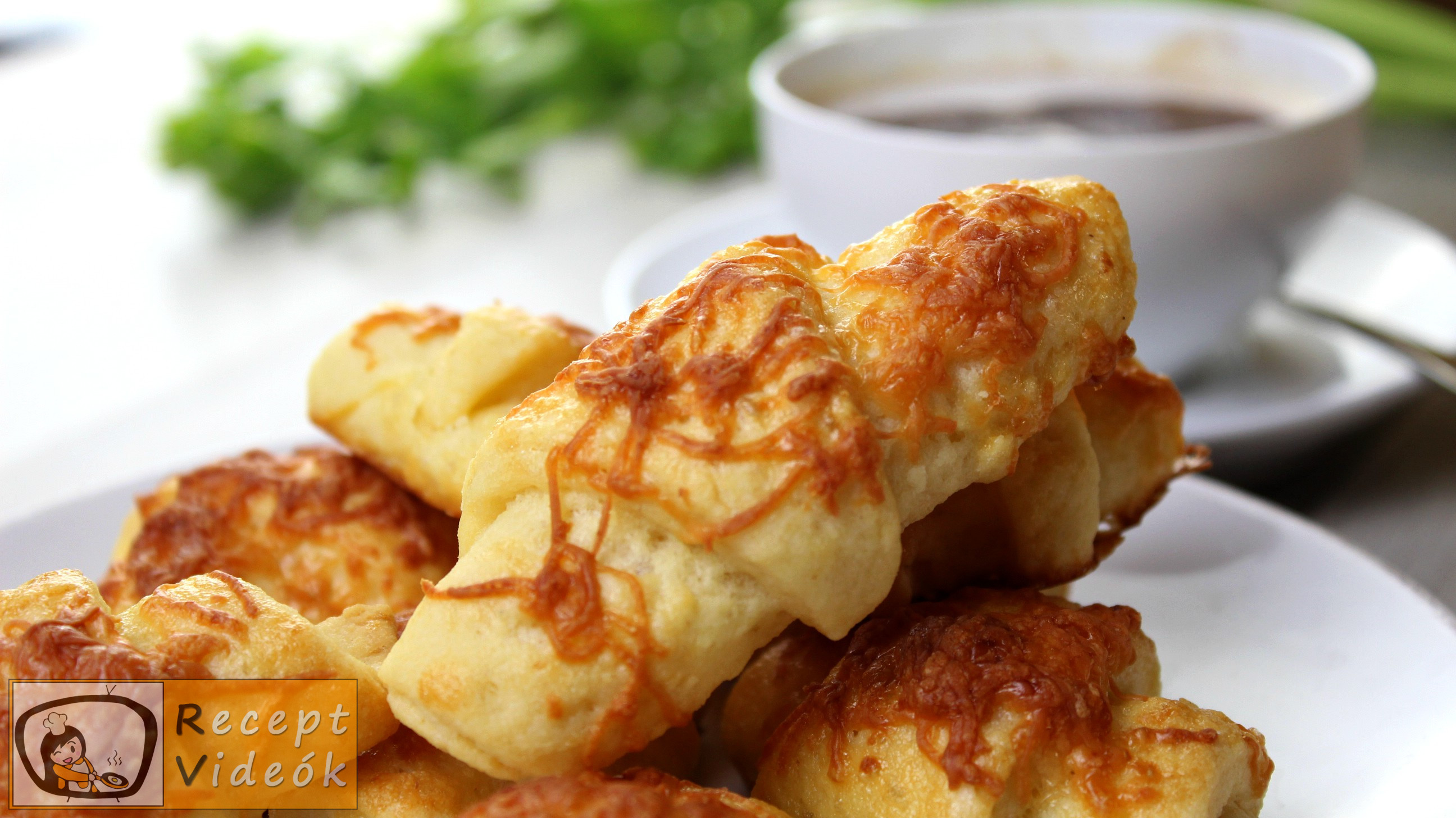 Sajtos croissant recept, sajtos croissant elkészítése - Recept Videók