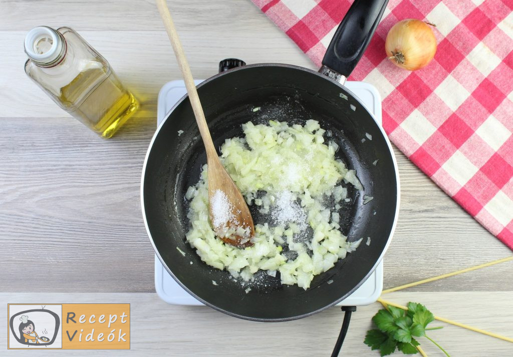 Paradicsomos makaróni recept elkészítése 2. lépés