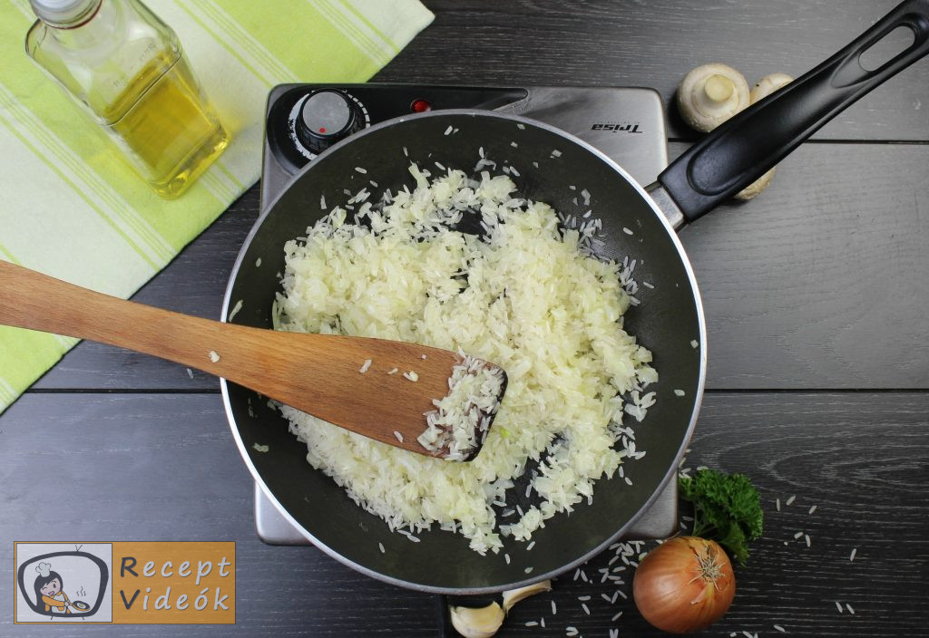 Pirított gombás rizottó recept elkészítése 3. lépés