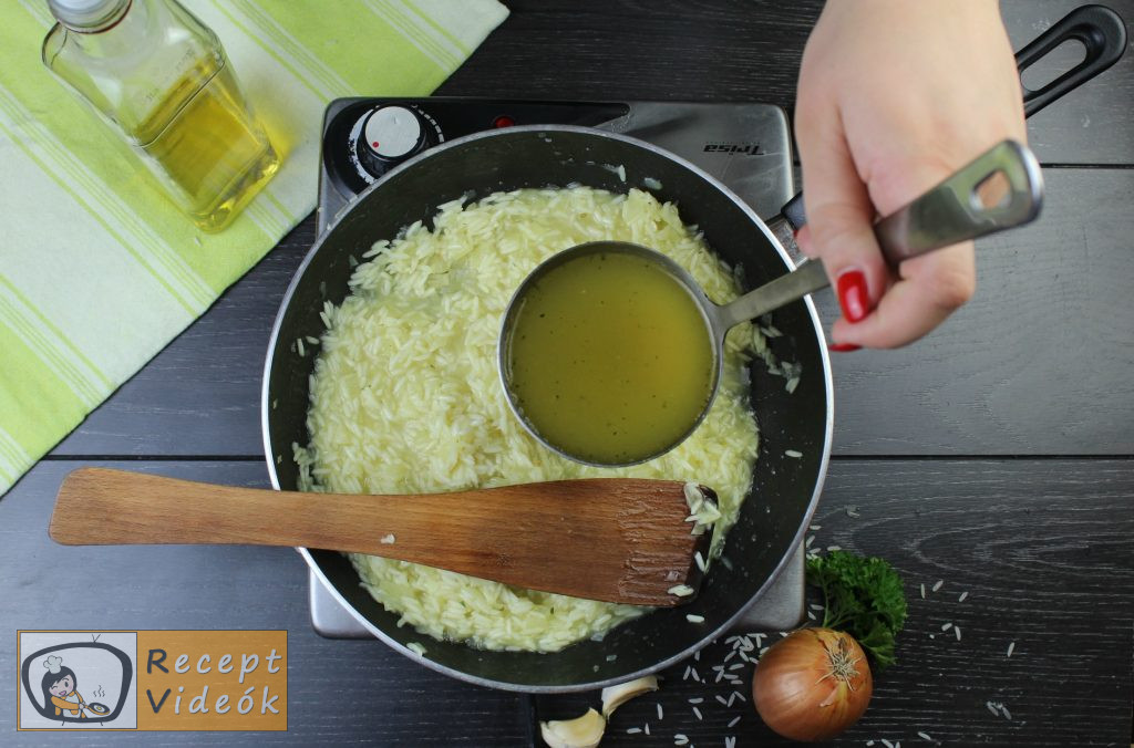 Pirított gombás rizottó recept elkészítése 4. lépés