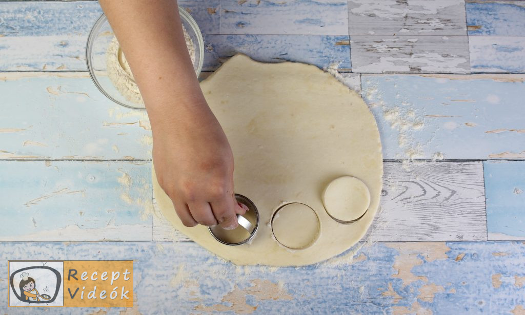 Juhtúrós pogácsa recept, juhtúrós pogácsa elkészítése 2. lépés