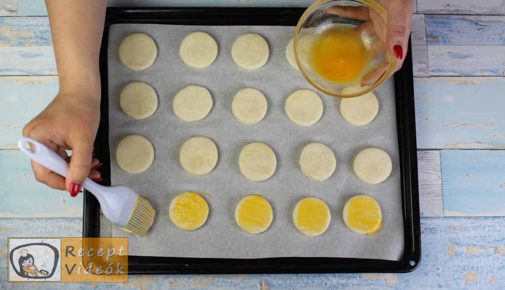 Juhtúrós pogácsa recept, juhtúrós pogácsa elkészítése 4. lépés