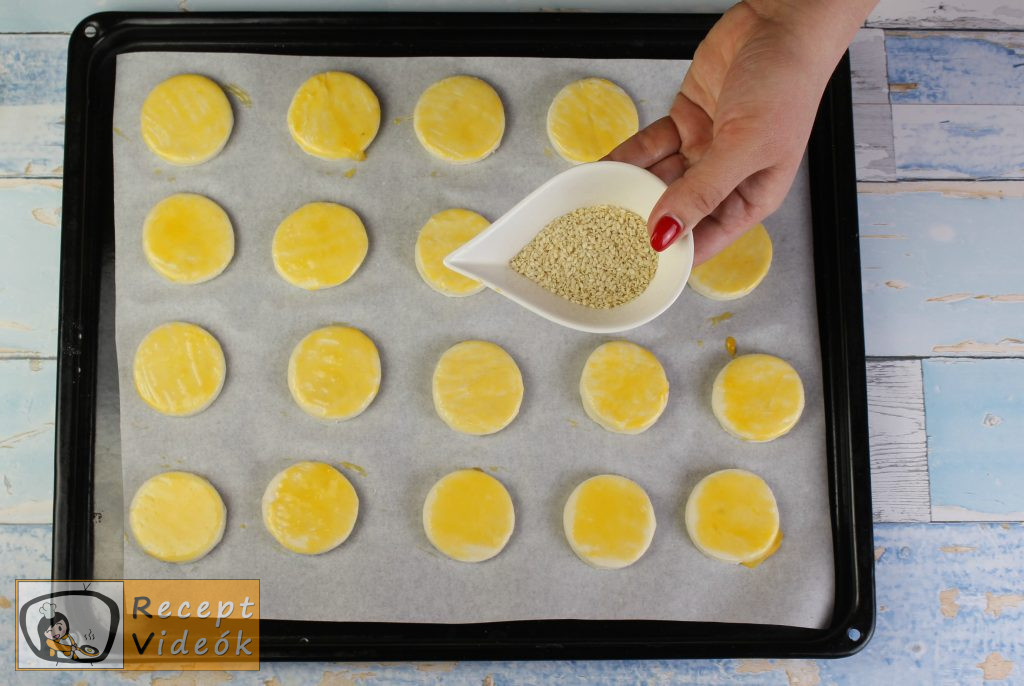 Juhtúrós pogácsa recept, juhtúrós pogácsa elkészítése 5. lépés