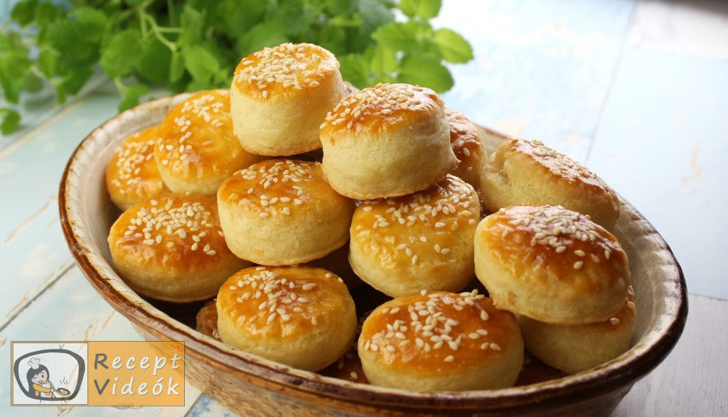 Juhtúrós pogácsa recept, juhtúrós pogácsa elkészítése - Recept Videók