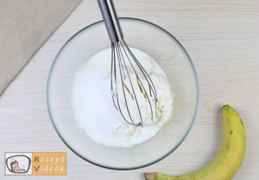 Banános joghurttorta recept elkészítése 3. lépés