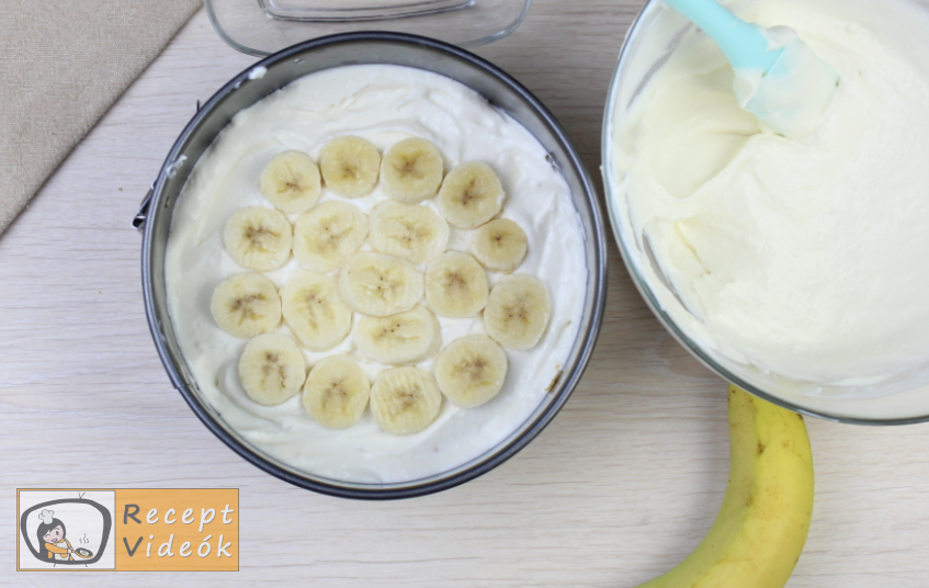 Banános joghurttorta recept elkészítése 5. lépés