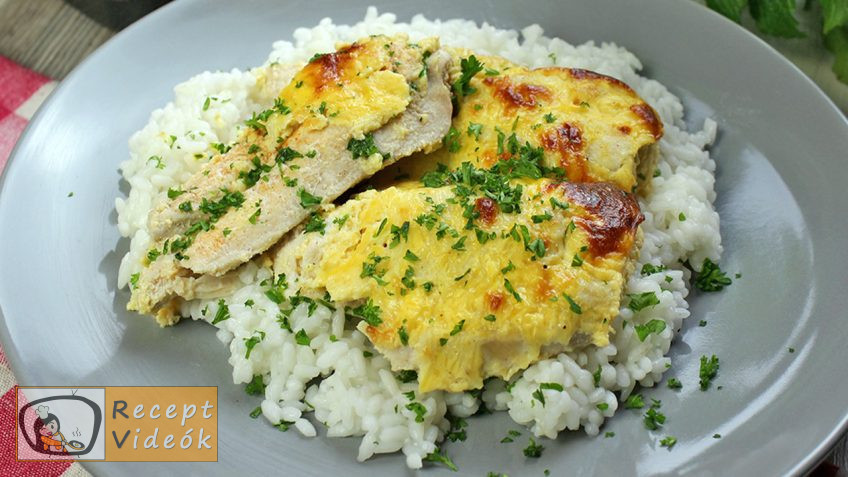 Tepsis csirke sajtos tésztában