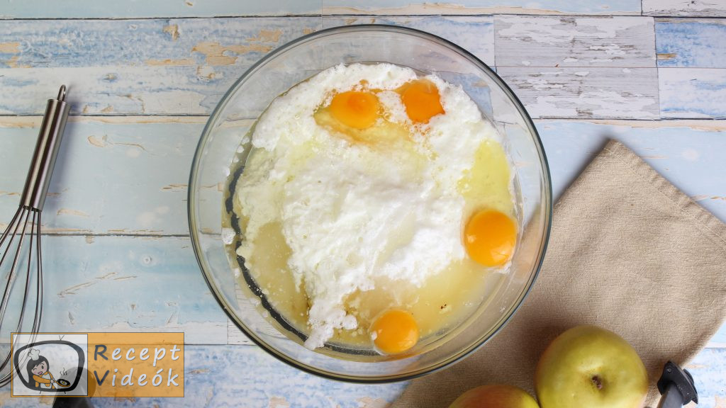 Joghurtos kuglóf recept, joghurtos kuglóf elkészítése 3. lépés