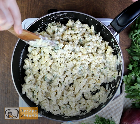 Sajtos nokedli recept, sajtos nokedli elkészítése 4. lépés