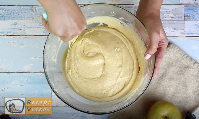 Joghurtos kuglóf recept, joghurtos kuglóf elkészítése 4. lépés