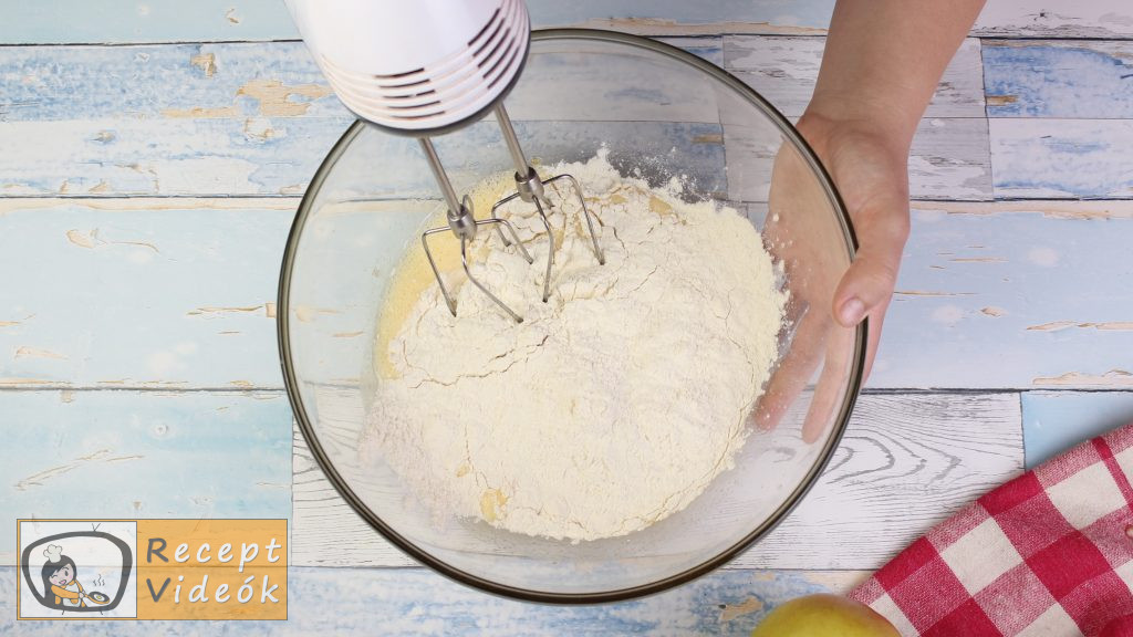 lapos almás pite recept, lapos almás pite elkészítése 2. lépés