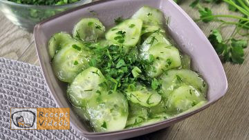 uborkasaláta recept, uborkasaláta elkészítése - Recept Videók