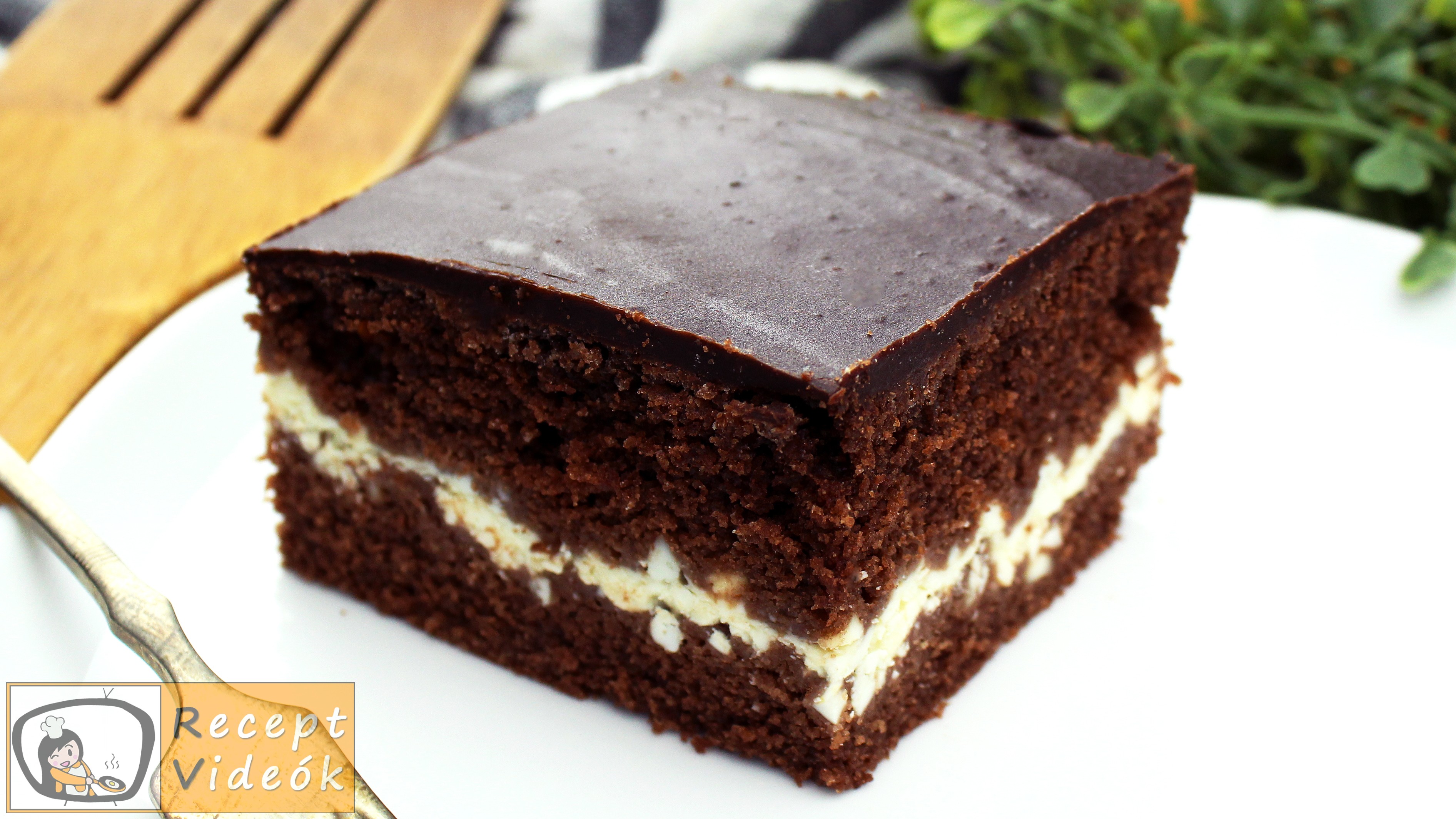 Csokis sütemény túrókrémmel recept, csokis sütemény túrókrémmel elkészítése - Recept Videók Csokis sütemény túrókrémmel recept, csokis sütemény túrókrémmel elkészítése - Recept Videók