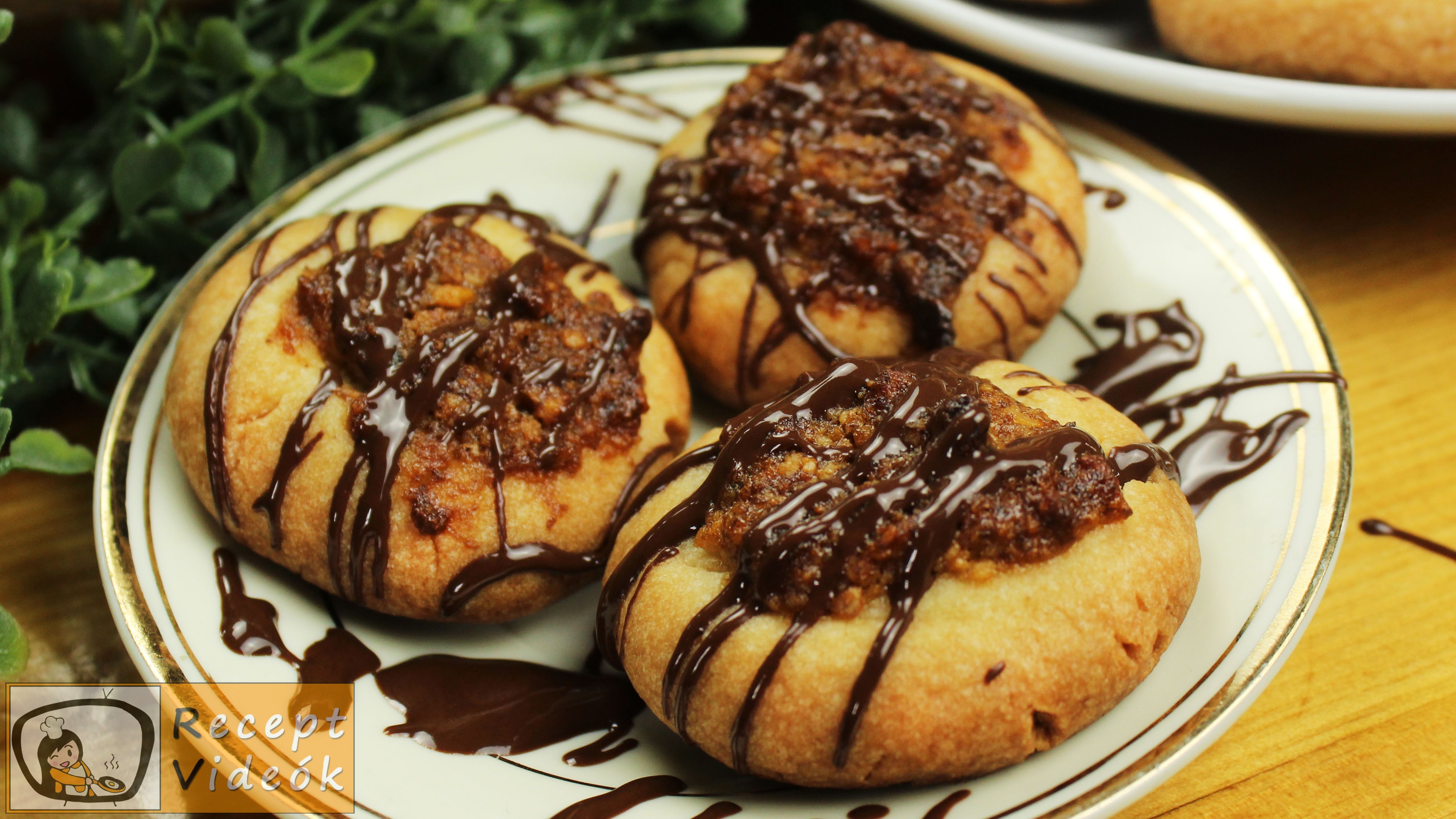 Apró zserbó sütemény recept, apró zserbó sütemény elkészítése - Recept Videók Apró zserbó sütemény recept, apró zserbó sütemény elkészítése - Recept Videók